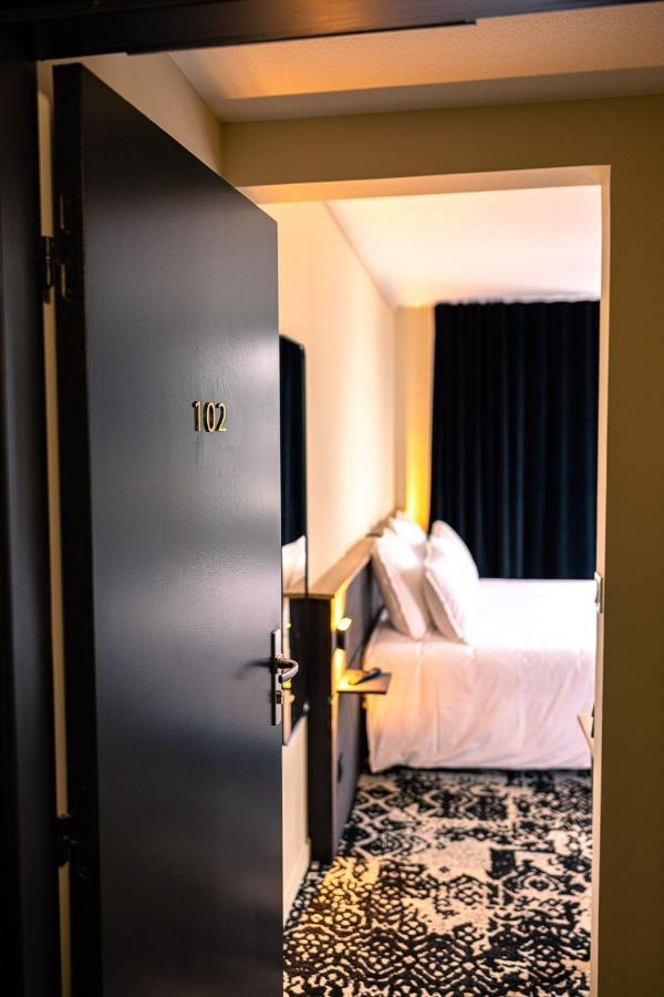 Logis Hotel & Restaurant Le Vert Bocage Франкевиль-Сен-Пьер Экстерьер фото